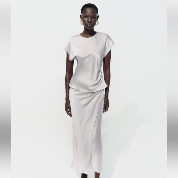 New with tags beautiful satin top - Picture 6 of 7